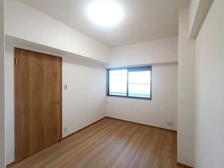 お掃除のしやすいフローリングの部屋です