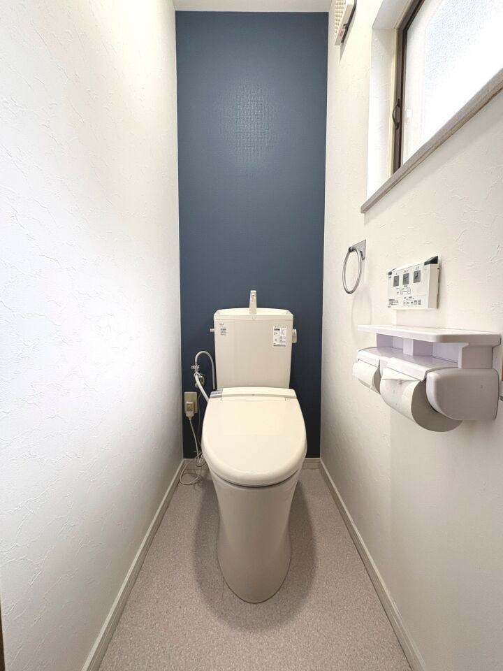 温水洗浄便座付トイレ。各階トイレで混雑時も安心です。