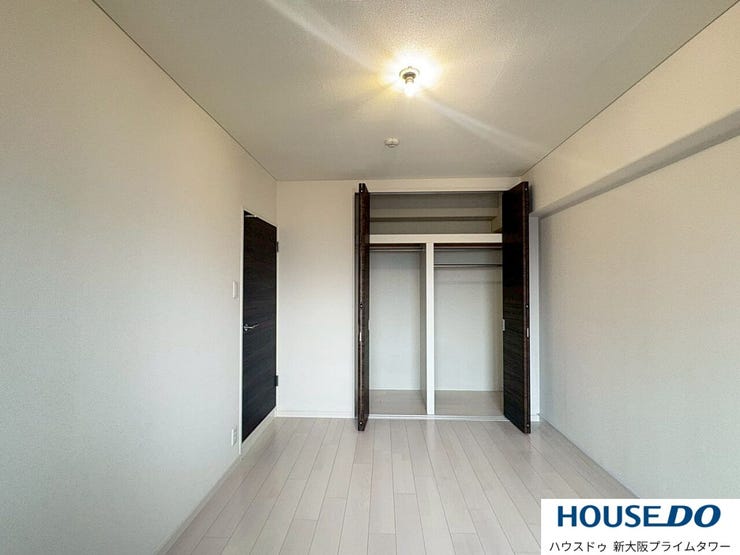 玄関向きの洋室です♪クローゼット付きで荷物もきれいに収納☆彡