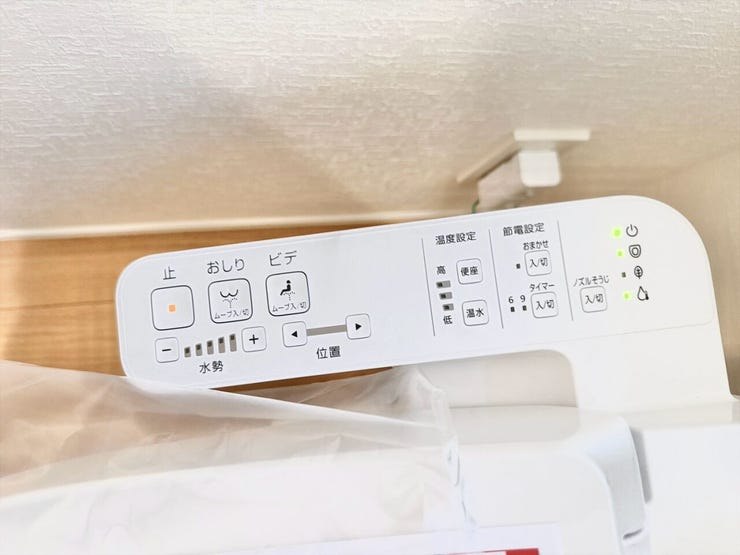 年中温かいので安心して便座に座ることができます。また、感染症予防などのメリットも!冬場のヒヤッとする不快感を無くし、体の冷えや血圧の急変動を防ぎます。みんなが毎日ホッとリラックスして使える空間です