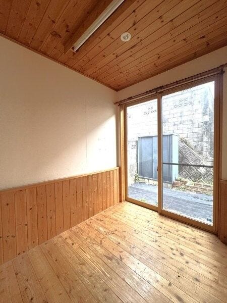 木のぬくもりを感じられる洋室です。