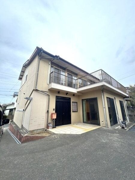 【外観】
当社仲介で住宅あんしん保証(最長2年)が可能、詳しくは担当者まで!小嶺台4丁目戸建 9SLDK 二世帯や大家族向け物件!