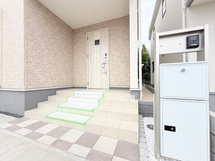 ◎宅配ボックス:1号棟(6/23撮影)
玄関部分には宅配ボックス付!不在時でも荷物を受け取れる便利なアイテムです!