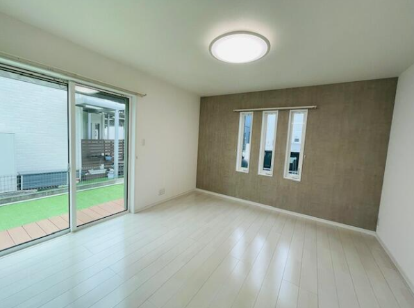 キッチンともコミュニケーションをとれる家族団らんの部屋です☆彡