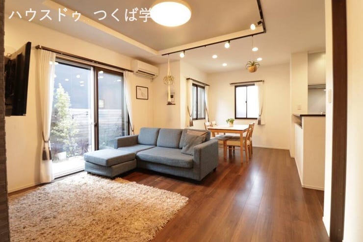 LDKスペースはお庭のウッドデッキに繋がる明るく開放的な空間です♪