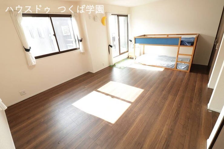 2階6帖・6.5帖の洋室です。お子様の成長に合わせて2部屋に区切ることが出来ます♪