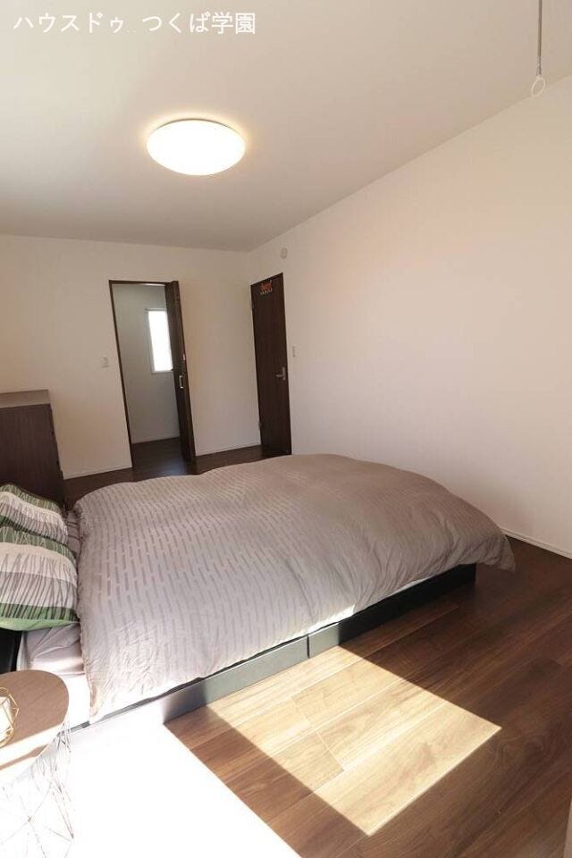 2階8帖の洋室にはウォークインクローゼットがあり収納豊富です♪