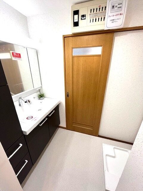 白を基調とした清潔感溢れる洗面空間!