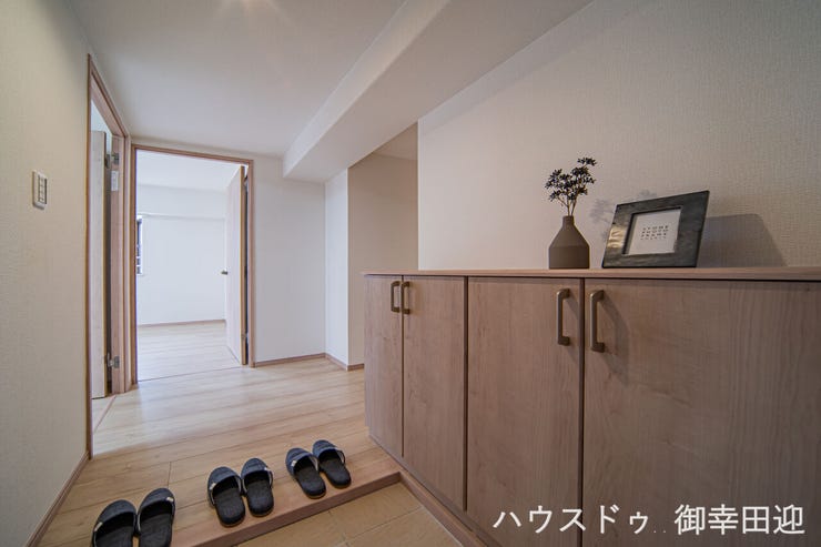 ■「しまう」が叶える美しい玄関■大容量のシューズボックスがあることでいつも整理された、気持ちの良い「家の顔」を保てます。