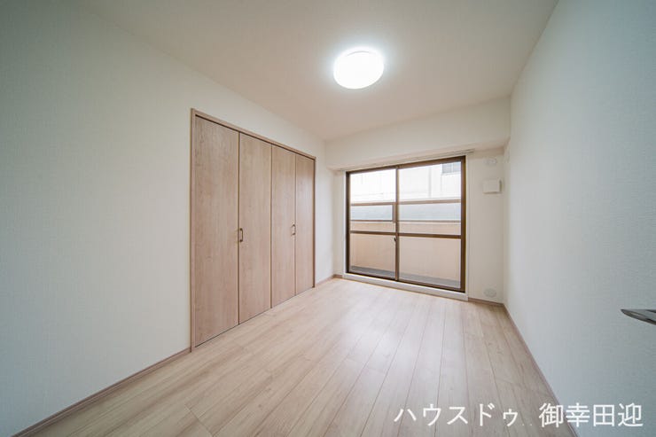 ■洋室②■寝室、書斎、趣味の部屋。家族の成長やライフスタイルに合わせ、様々な使い方ができる快適な空間です。