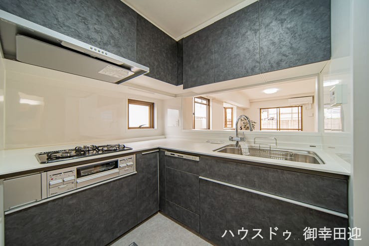 ■家族の「美味しい」が集まる舞台■高い機能性と美しいデザインを両立。料理する人も、待つ人も、笑顔になれる場所です。