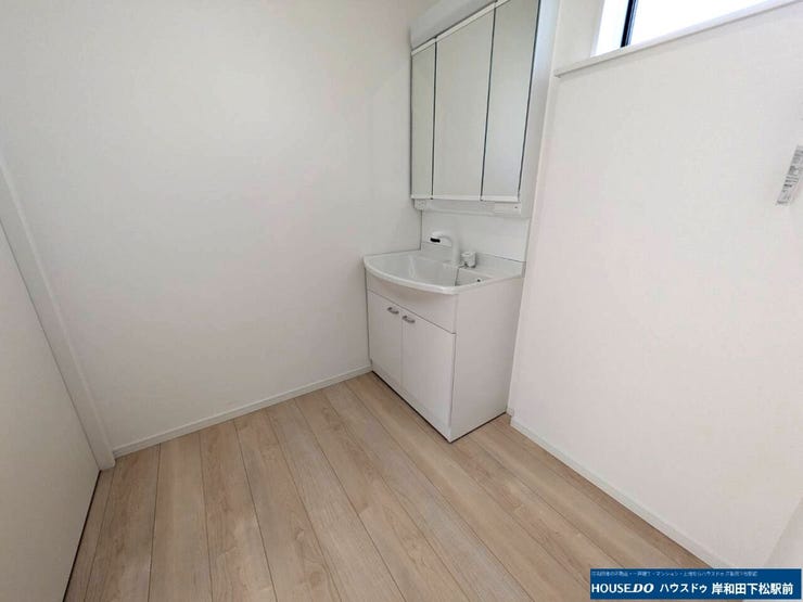 窓のある明るい洗面所♪朝から気持ちの良いスタートできそうです♪