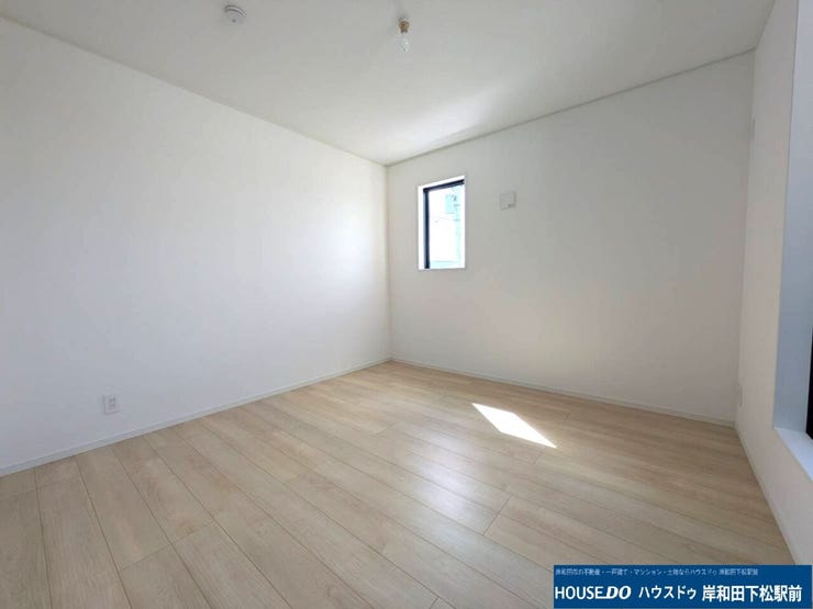 バルコニーに繋がる6.6帖の洋室