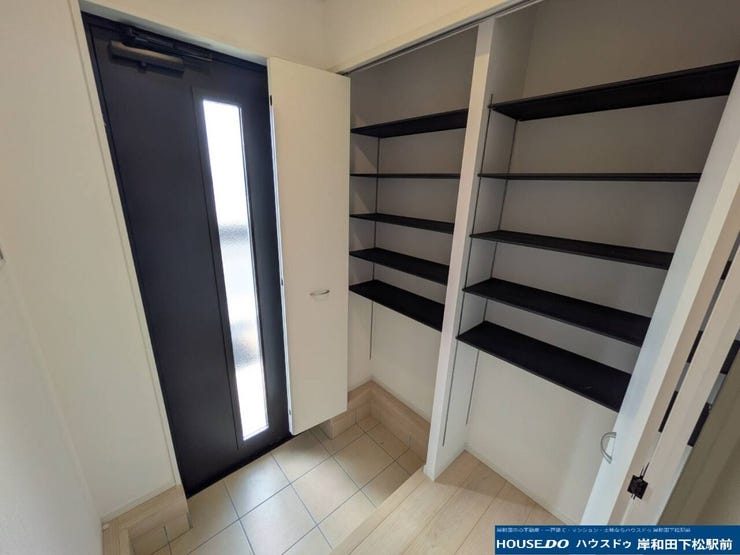 可動棚のシューズBOXで玄関収納が多様に変化♪