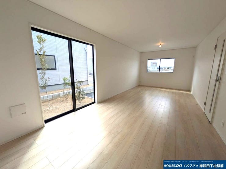 大きな窓からの明かりで気持ち良く家族団らん(^▽^)/