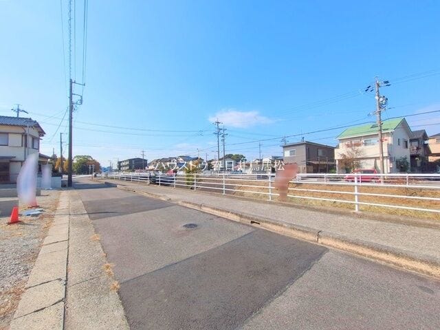 ◇前面道路◇
前面に建物がないので圧迫感がなく、街並みが開放的ですね。