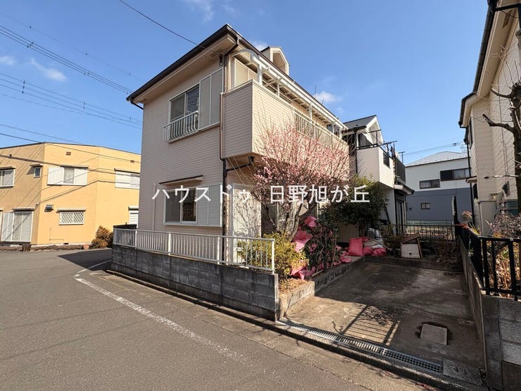 家族の時間が似合う家。
庭付き×陽当たり良好。子どももペットも、のびのび育つ環境。