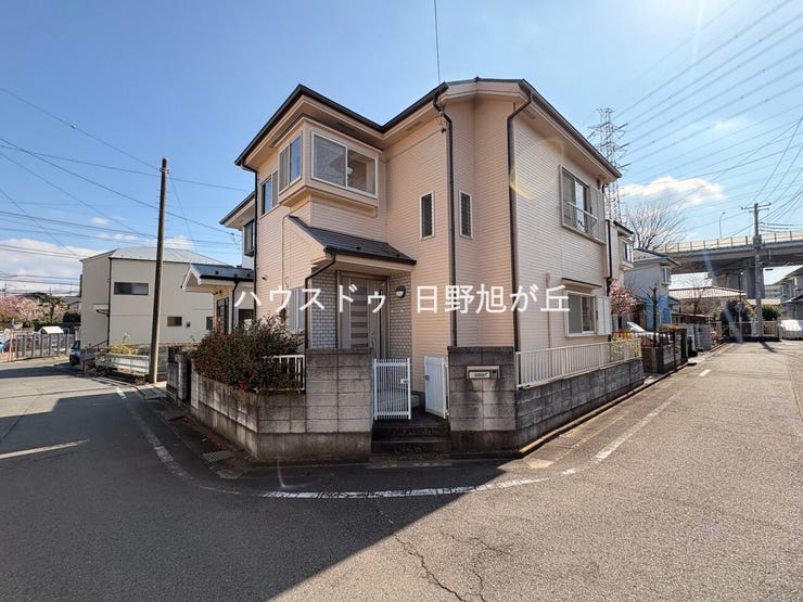 角地というだけで価値が違う。
二方向道路で開放感抜群。陽当たり・風通し、どちらも主役級。