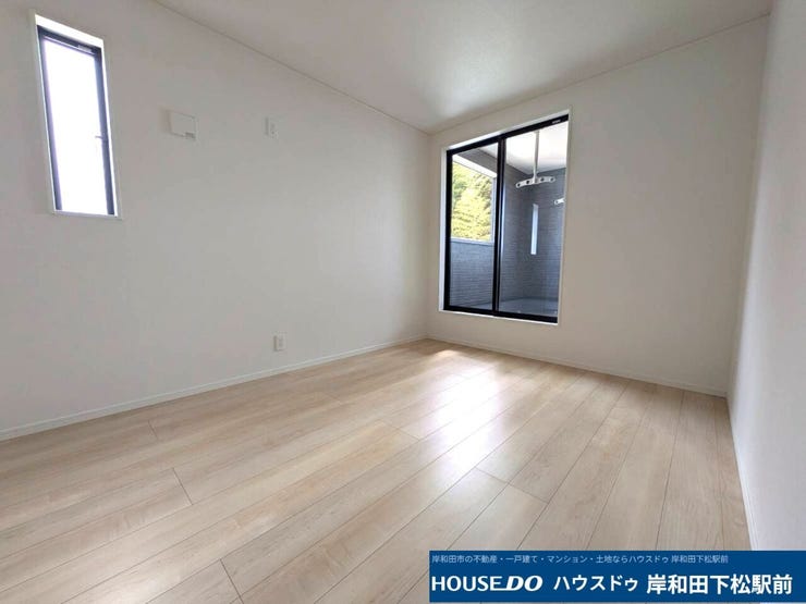 バルコニーに繋がるお部屋です♪