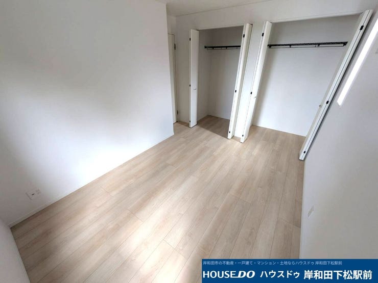 頭上棚付きクローゼットで縦のスペースも有効活用できます。収納スペースが分かれているので、使い分け出来るのも便利ですね♪