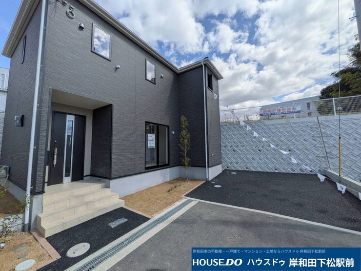 玄関と離れた駐車場でゆったりと停めていただけます♪