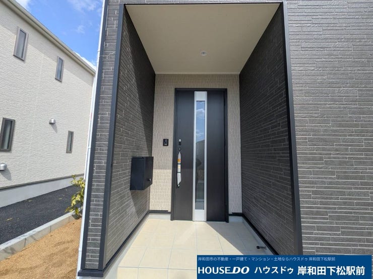 玄関が入り込んでいるので、雨の日等安心♪