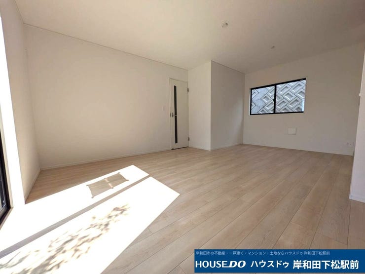 16.5帖のリビング内に洗面所もございますので、家事同線が良く便利です。