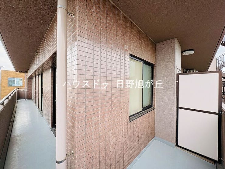 角部屋ならではの3つ目のバルコニー。各居室に光と風を届ける、開放感あふれる住まいを実現します。