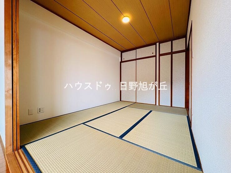 リビングと一体利用も可能な落ち着きの和空間。お子様の遊び場や、ゲストの寝室としても重宝します。