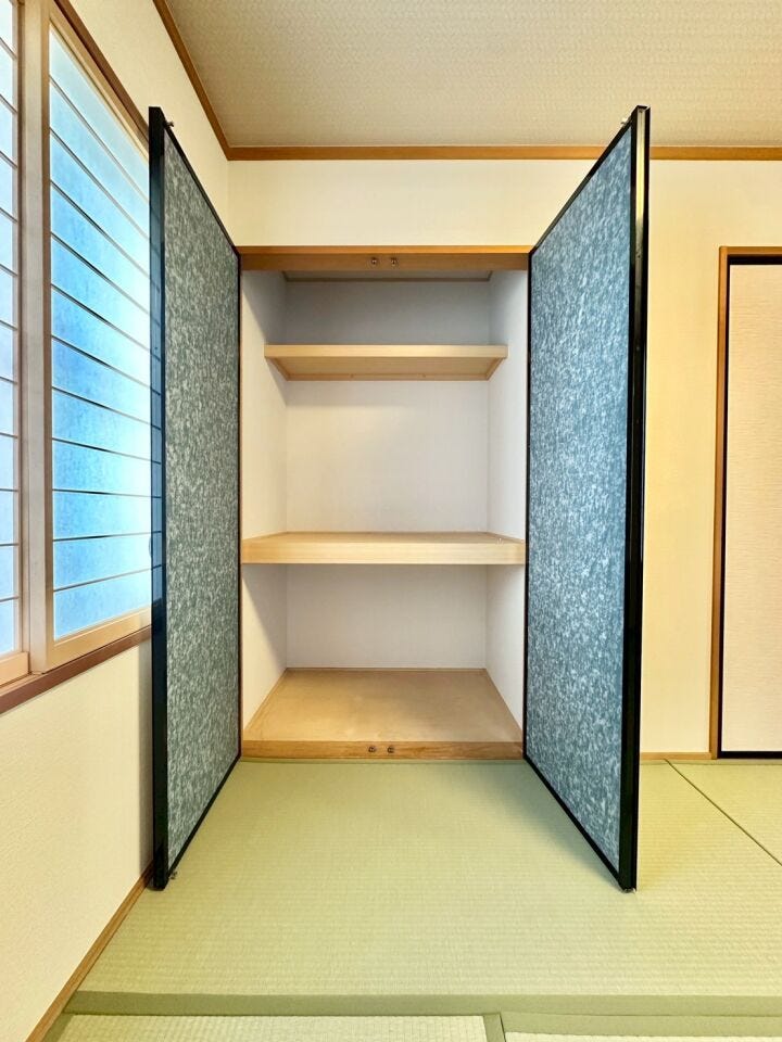 “見せない収納”を叶える、すっきりとした住空間。
ちょっとかしこまった来客用としても最適な和室。