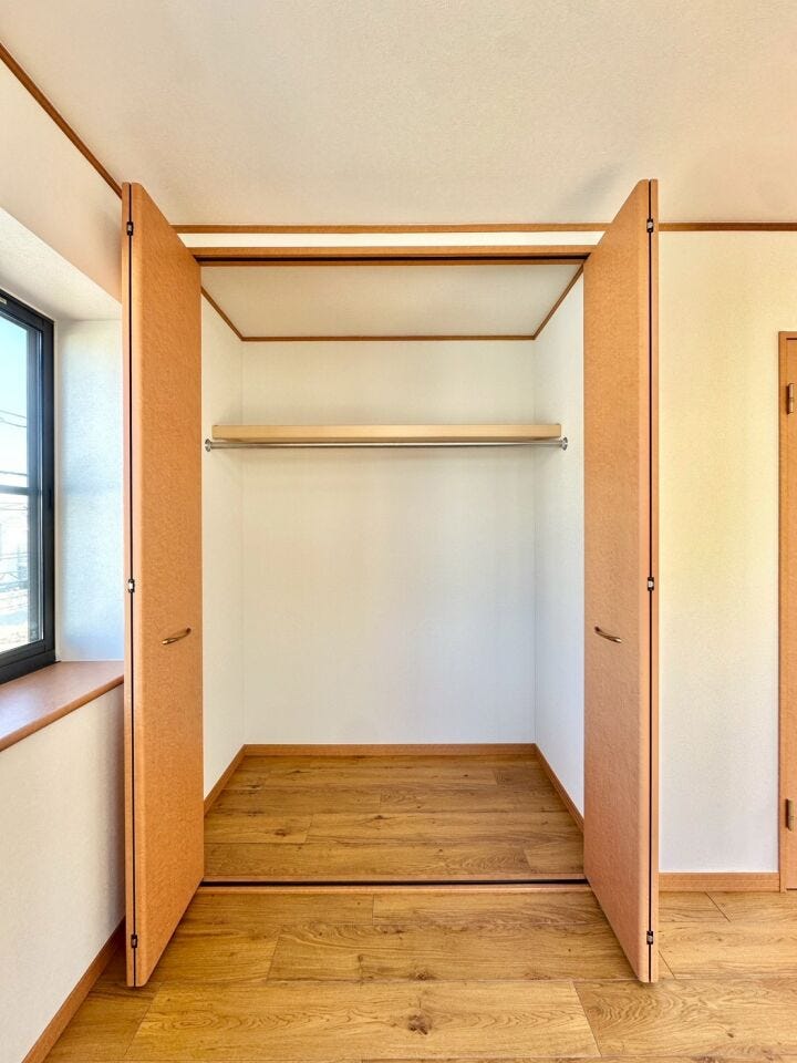 季節物やかさばる荷物もすっきり収まる、大容量の収納スペース。
お部屋を広く使える、暮らしやすさを支える設計です。