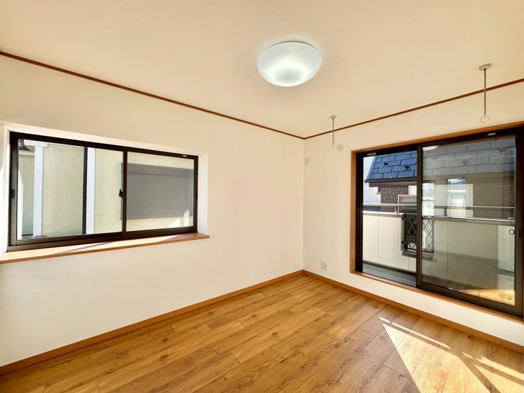 〈6.5帖〉
明るい陽光が差し込む、のびのびと過ごせる空間。
お子様の個性を育む一室に。