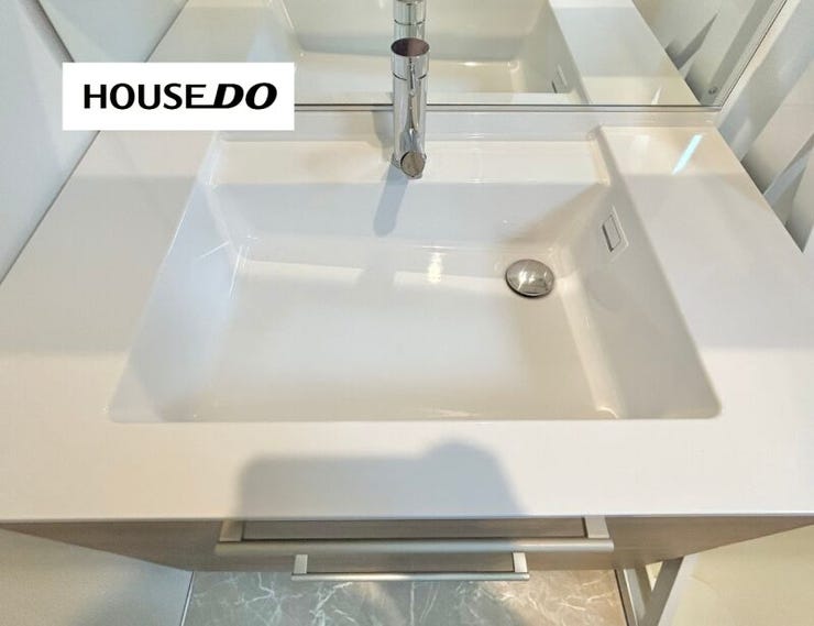 広々洗面台で顔や手が洗いやすい♪