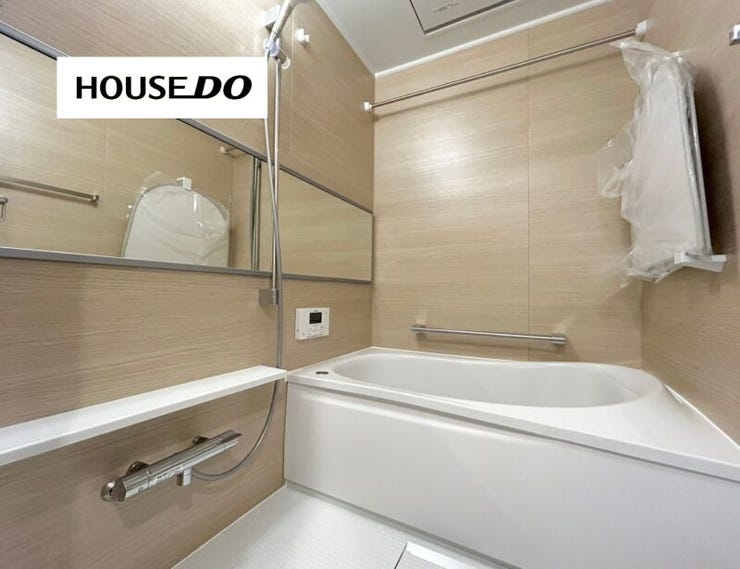 木目調パネルで落ち着く癒しのバスルーム♪