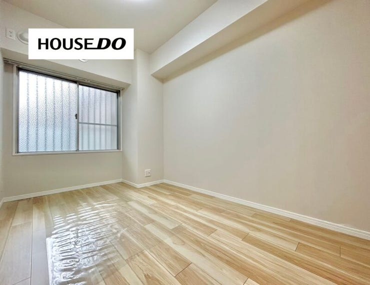 大きな窓が有り心地良い明かりが入ってきます◎