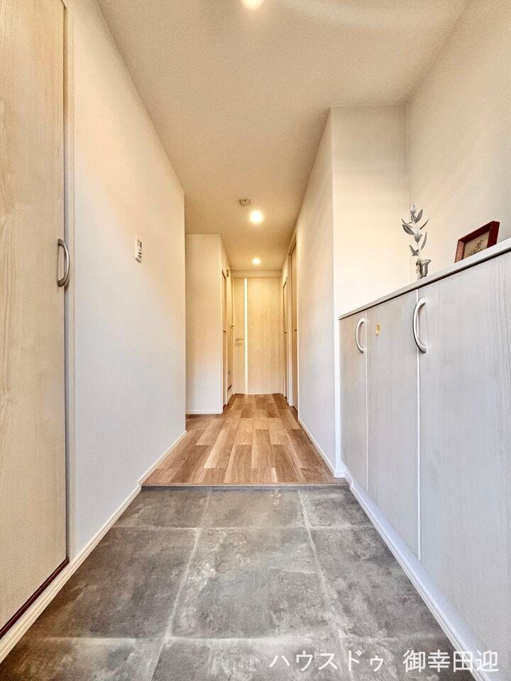 ■「しまう」が叶える美しい玄関■大容量のシューズボックスがあることでいつも整理された、気持ちの良い「家の顔」を保てます。