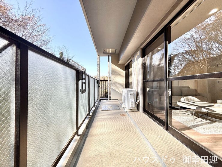 ■空の下の開放的な特等席■日光浴や読書、外の空気を感じながらリフレッシュ。暮らしを豊かにする、もう一つの心地よい空間です。