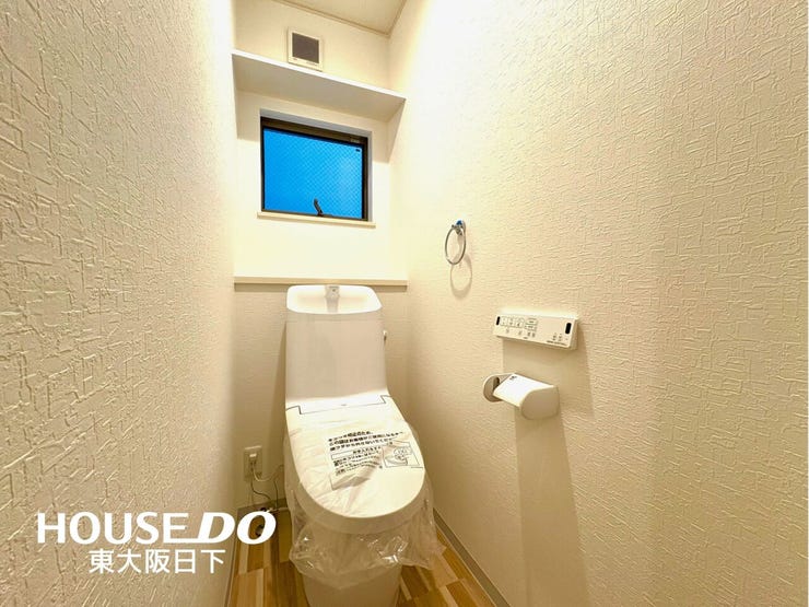 トイレ:温水洗浄便座付きのトイレです。窓があるため、自然換気が可能です!