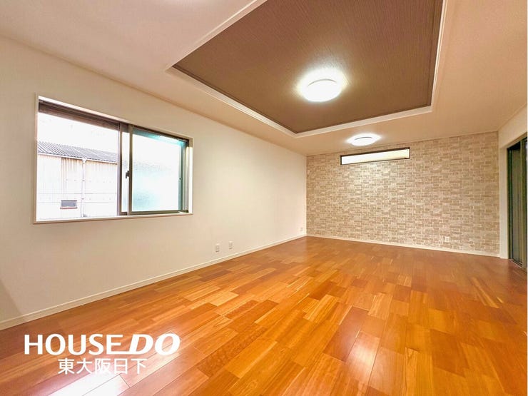 LDK約19.0帖:家族みんなが爽やかに健やかに過ごせるように、溢れる光をたっぷり取り込んだリビングダイニング。集いの場、憩いの場としての快適性を求めたやすらぎの空間です♪