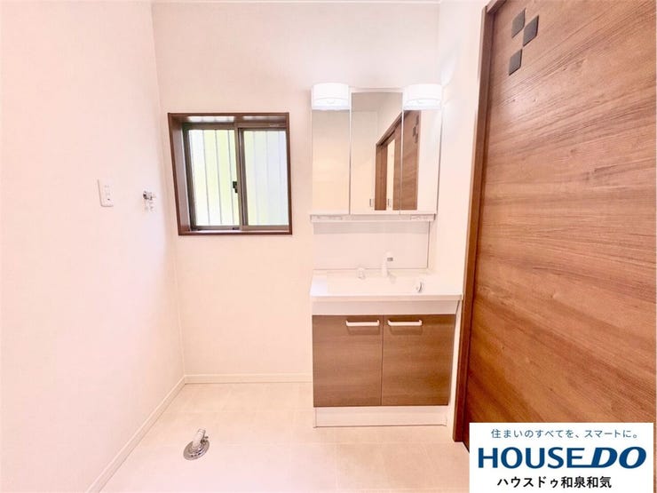 明るく機能的な洗面所です