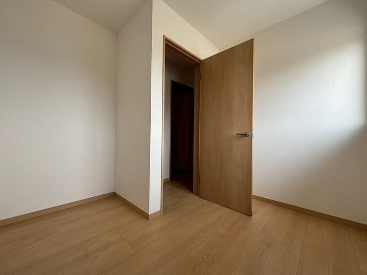 2階の納戸。ちょっとした作業スペースにも使えます◎
★後免野田小学校★