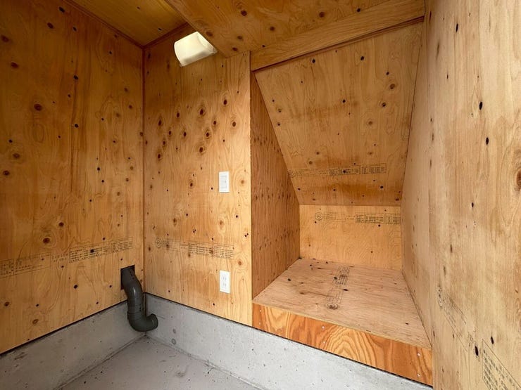 玄関横の外からアプローチできる収納です♪
★後免野田小学校★