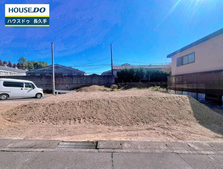 【外観】
お住まい購入に向けての『質問』・『疑問』。具体的に何を準備をして進めたらいいのか?些細な事でも何でも質問して下さい。安心してお住まいが購入出来るようサポート致します!