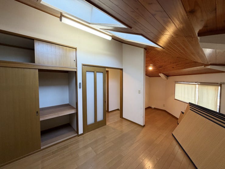 室内(2026年2月)撮影
◎現地案内予約受付中!◎
奥のちょっとしたスペースは、隠れ家のような雰囲気で、勉強や趣味の作業スペースとして活用いただけます♪