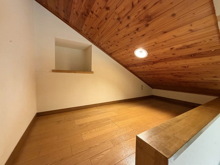 室内(2026年2月)撮影
◎現地案内予約受付中!◎
普段使わない季節物の雑貨や家電の収納スペースの置き場所に困らないロフトです!