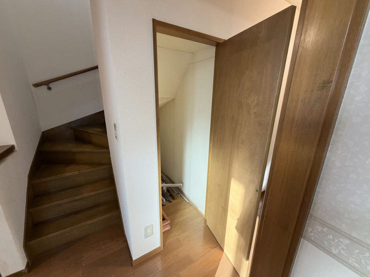 室内(2026年2月)撮影
◎現地案内予約受付中!◎
階段下を有効活用した収納には、掃除用具などをしまっておけます!