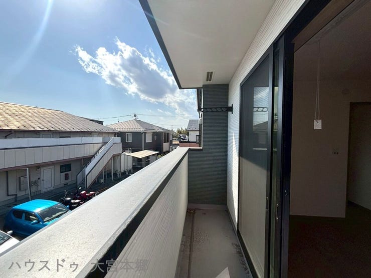 日当たりの良いバルコニー。お子様との日向ぼっこにもぴったりです♪