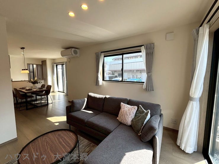 自然に家族が集まりたくなるような広くて風通しの良いリビングです♪