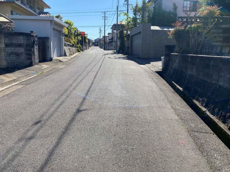 【前面道路含む現地写真】