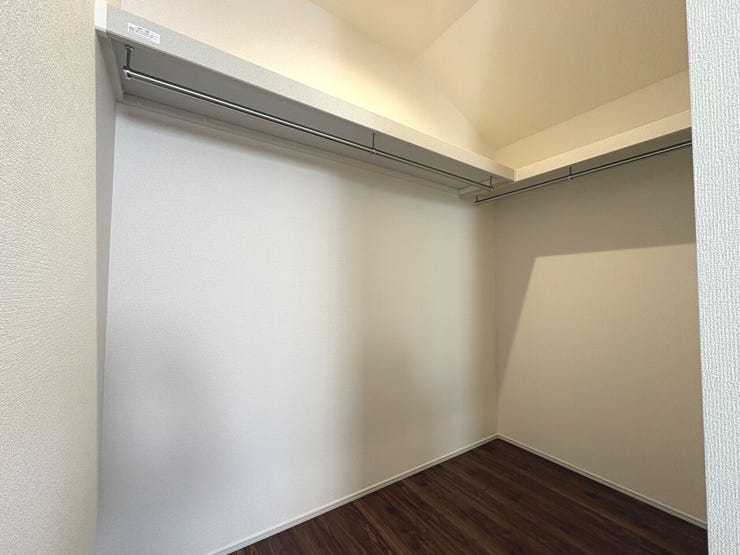 ウォークインクローゼットでご夫婦やお子様のお洋服をたっぷり収納できますね!